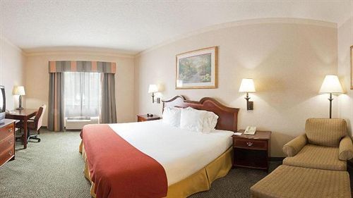 Hotel Express & Buford-mall Of Georgia, An Ihg 3*