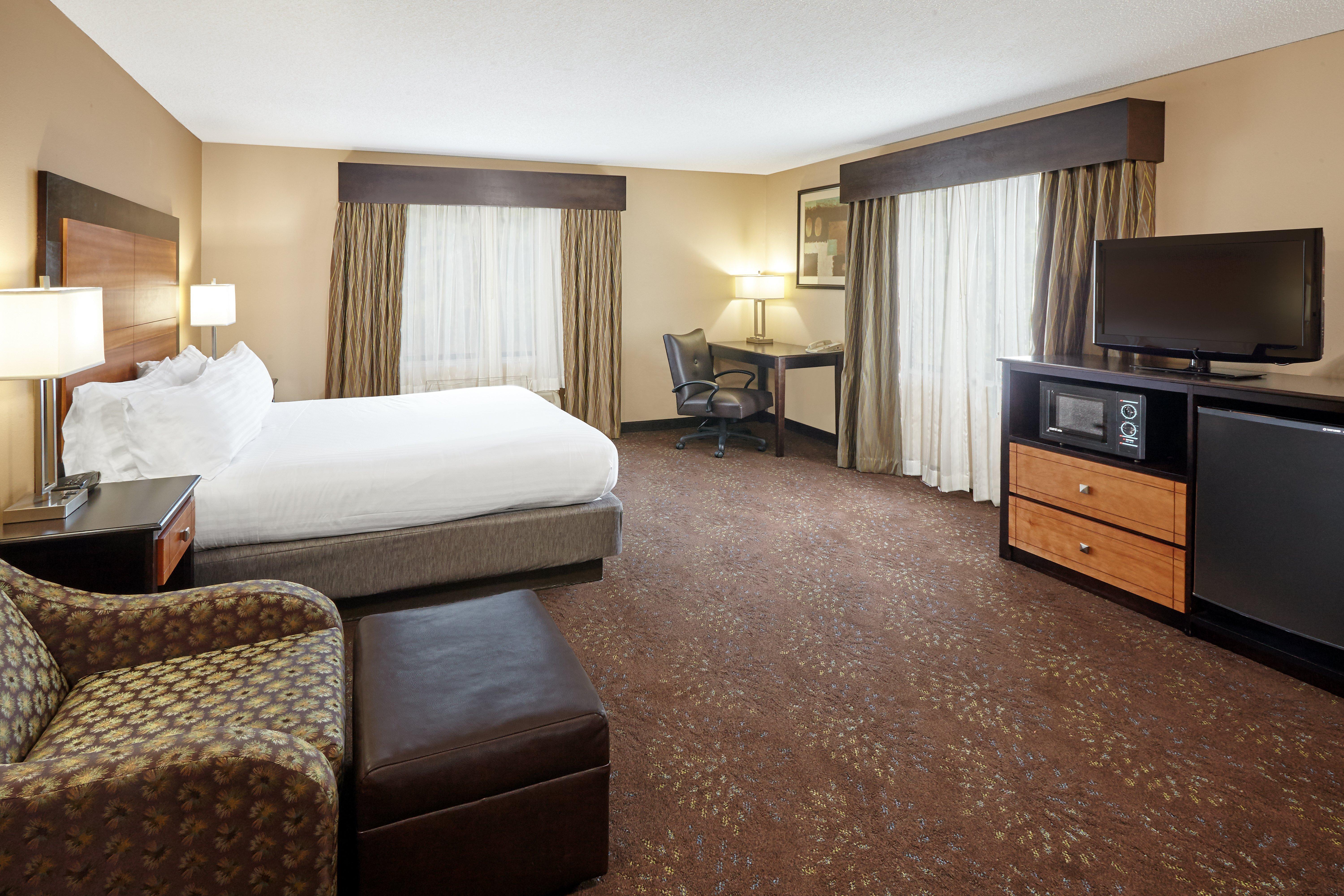 Hotel Express & Buford-mall Of Georgia, An Ihg 3*