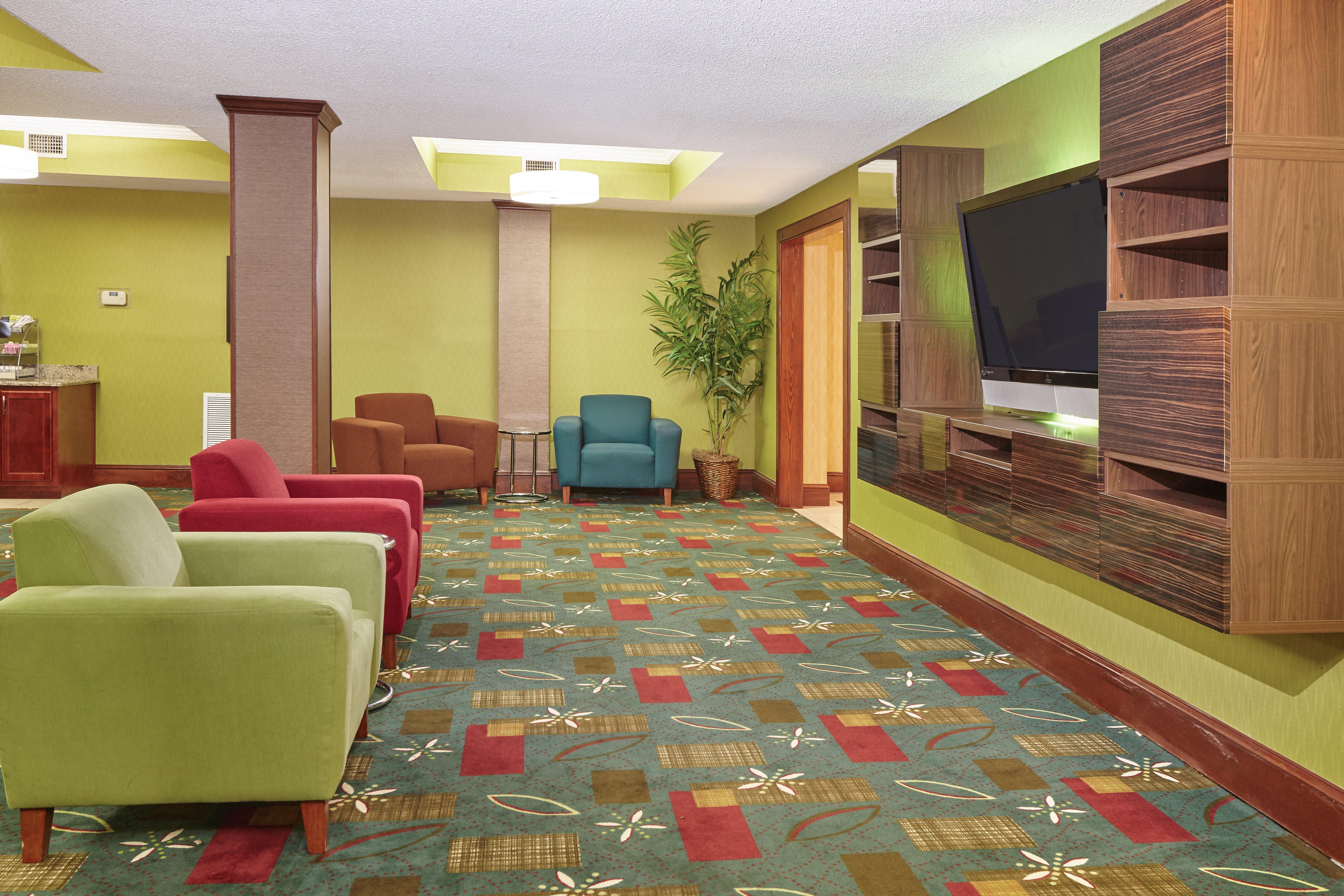 Hotel Express & Buford-mall Of Georgia, An Ihg 3*