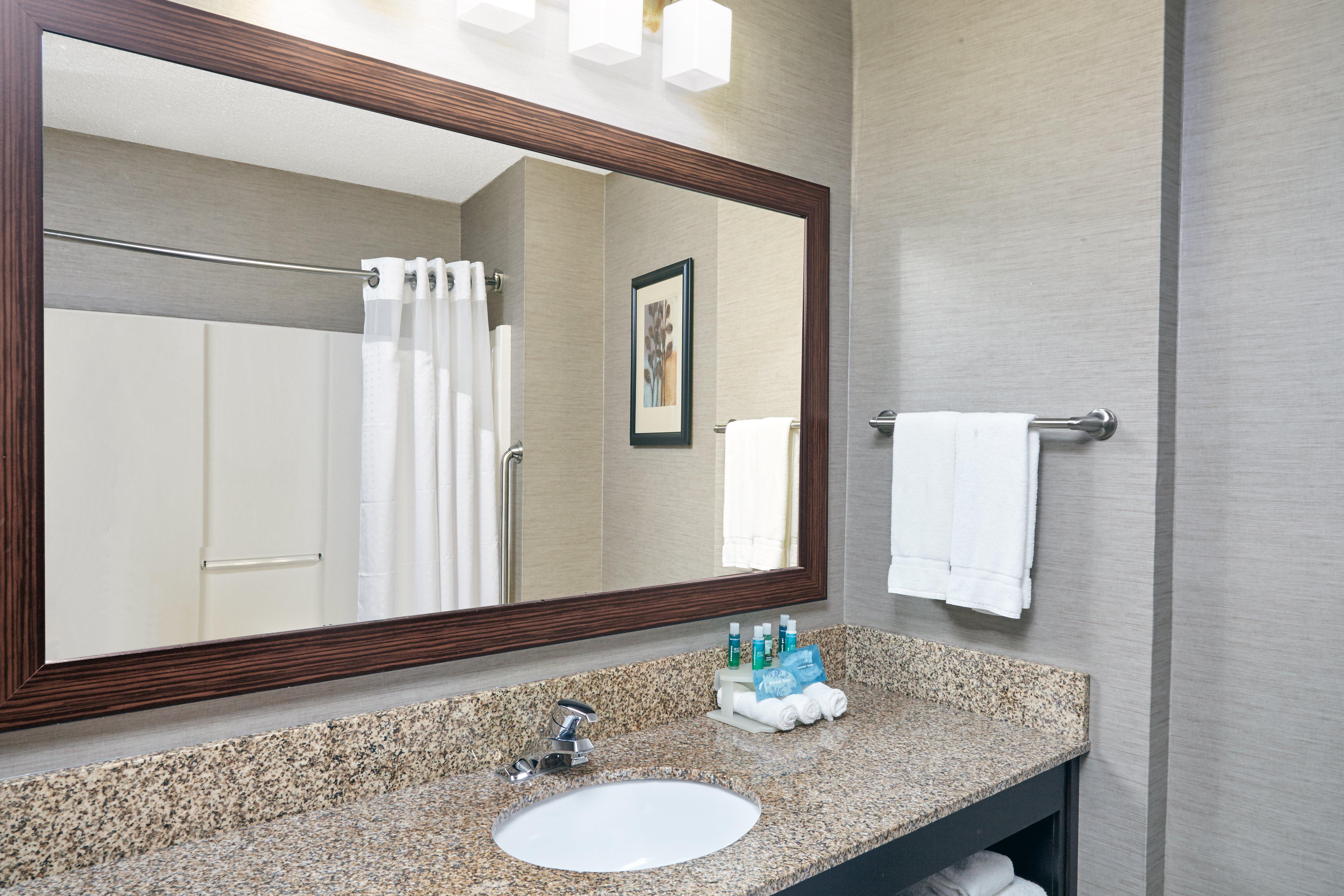 Hotel Express & Buford-mall Of Georgia, An Ihg 3*