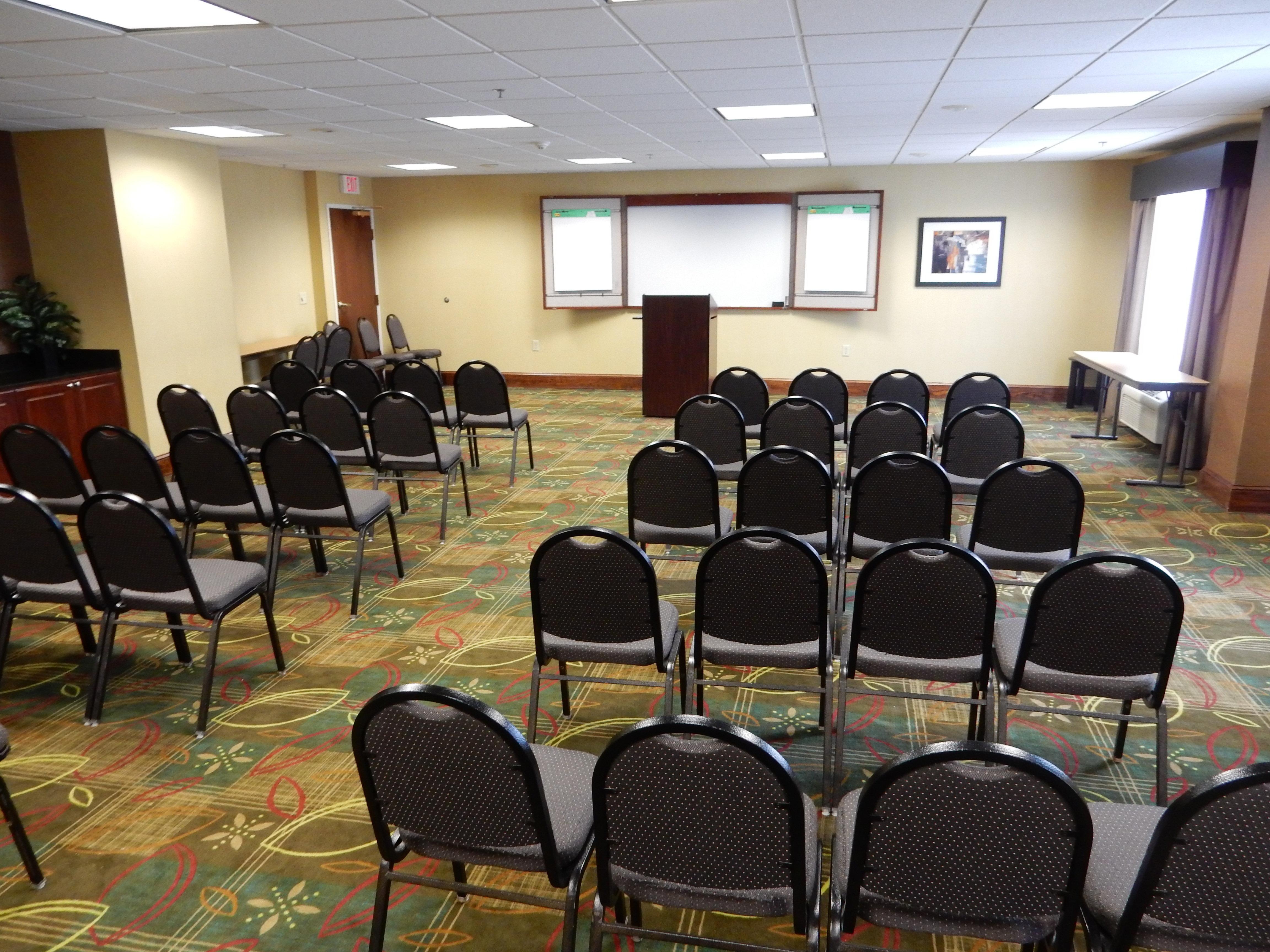 Hotel Express & Buford-mall Of Georgia, An Ihg 3*
