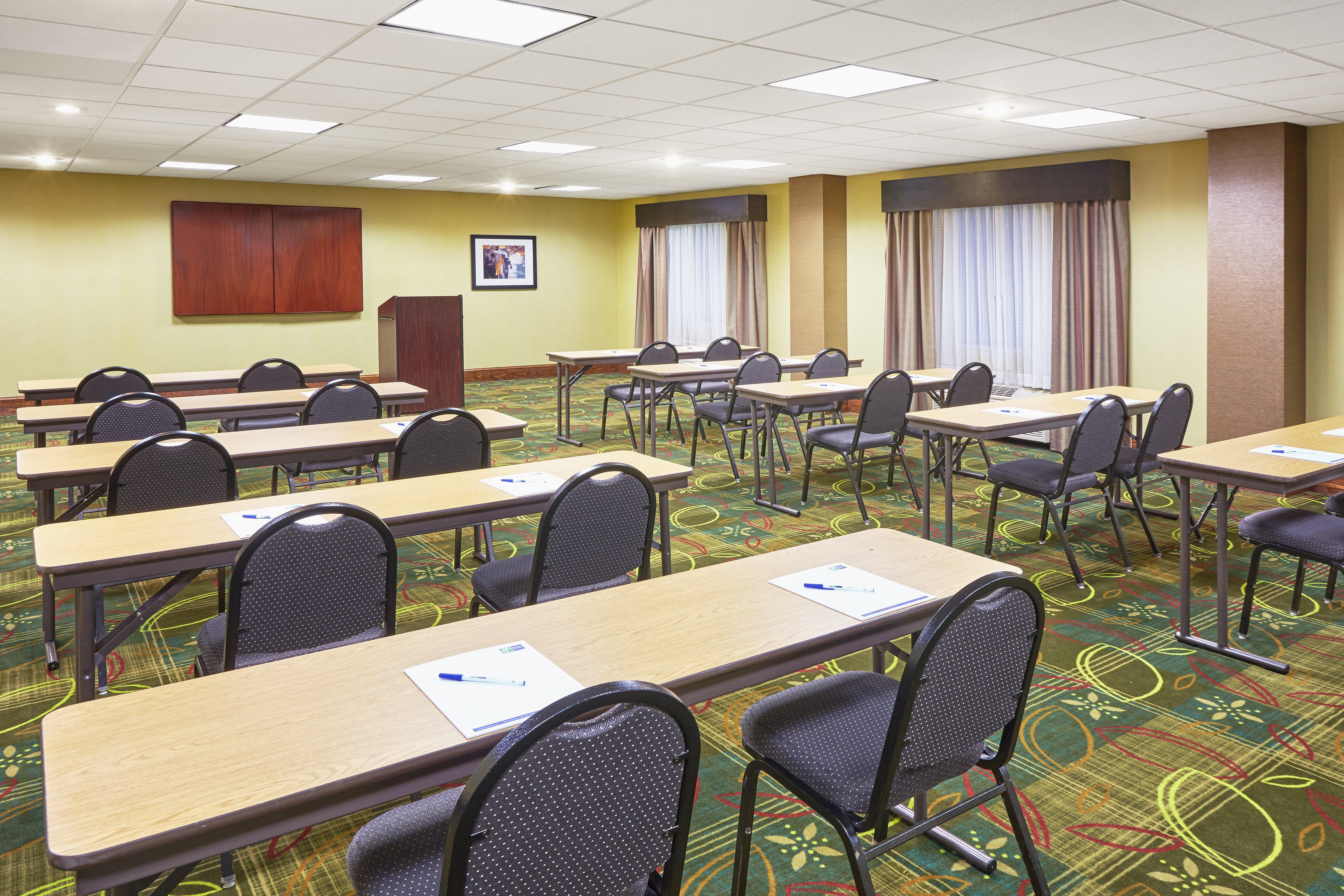 Hotel Express & Buford-mall Of Georgia, An Ihg 3*