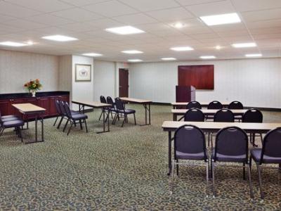 Hotel Express & Buford-mall Of Georgia, An Ihg 3*